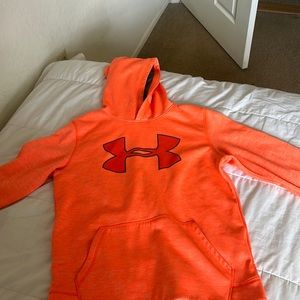 Under armour hoodie S fits M